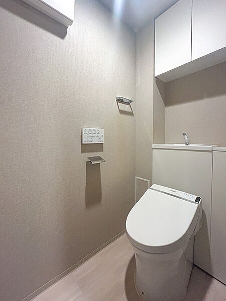 温水洗浄便座付きのトイレです！