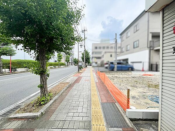 前面道路には約3mの歩道あり