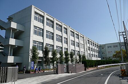 草津市立老上中学校（1050m）