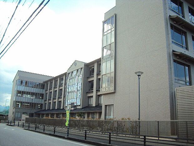 彦根市立東中学校（1900m）