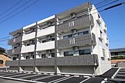 都城駅より徒歩15分 築5年10ヶ月 3階建の賃貸物件