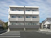 西都城駅より徒歩25分 築5年5ヶ月 3階建の賃貸物件