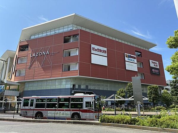 ラゾーナ川崎プラザ JR川崎駅直結のファッション、グルメ、シネコン、ジムなどが揃う大型商業施設 500m