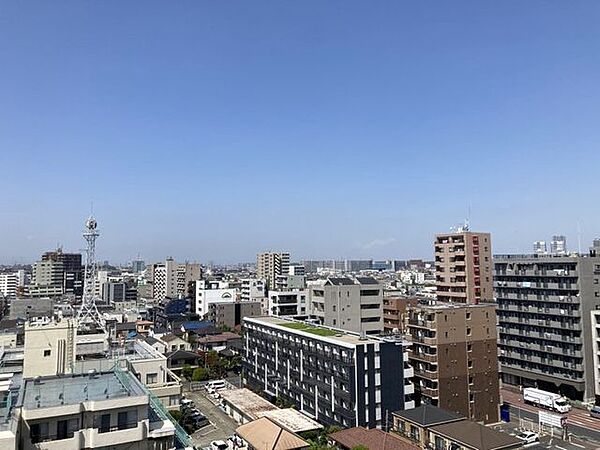 11階から望む、開放的な眺望を日常の一部に。周囲の目線を気にせず暮らせるお部屋です。