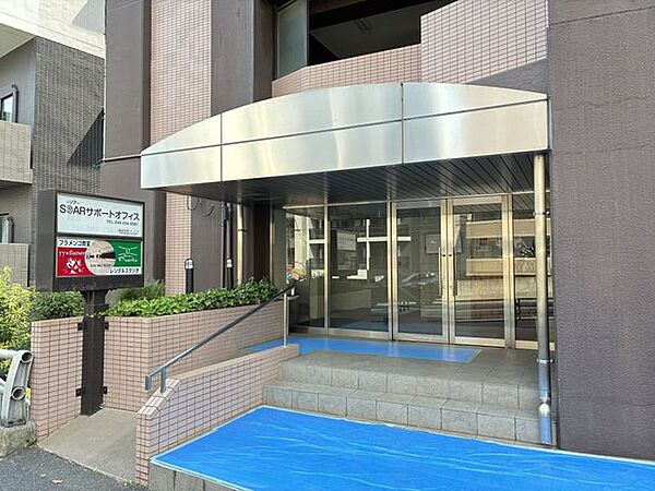 外壁タイル貼り。上品な佇まいのマンションです。