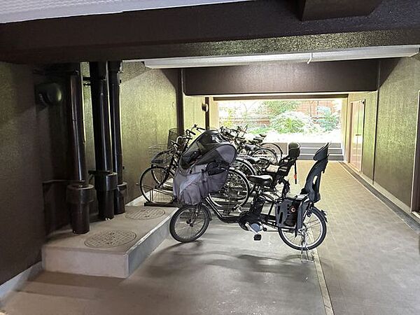 自転車置場。空き状況の詳細についてはお問い合わせください。
