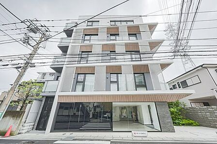 落ち着いた住環境が魅力。駅まで平坦なため、歩きやすい立地です。