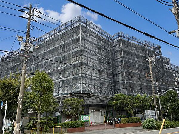 大規模修繕工事実施中（2026年6月～2026年11月予定）（工事内容：外壁等塗装工事・鉄部等塗装工事・シーリング工事・防水工事）