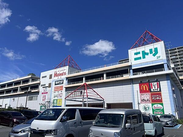 島忠ホームズ川崎大師店 徒歩26分。家具やインテリア、ホームセンター用品を幅広く扱う大型施設。オーケーやニトリも併設され、食品から住まいのアイテムまで揃えられる便利さが魅力。 2040m