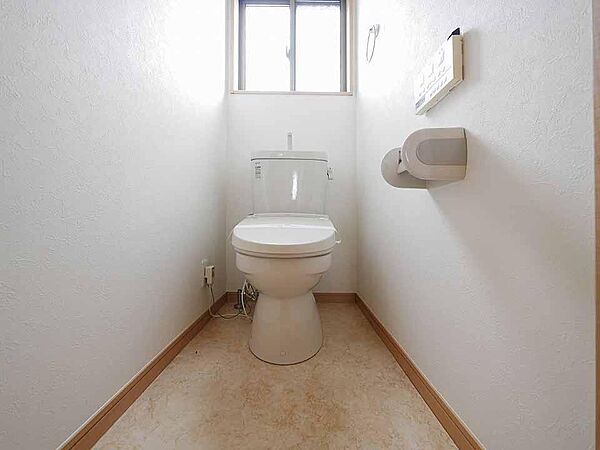 画像7:清潔感のある明るいトイレです☆