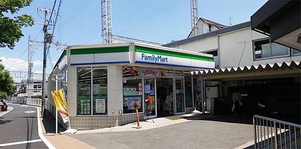 画像16:ファミリーマート　京阪藤森駅前店（173m）