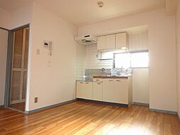 オザサライブコープ 303 3階2LDKのリビング/ダイニング