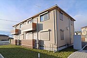 小山駅よりバス40分 徒歩2分 築5年2ヶ月 2階建の賃貸物件