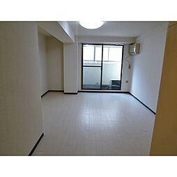 エクスクルーシブ東村山 0101 1階ワンルームのリビング/ダイニング