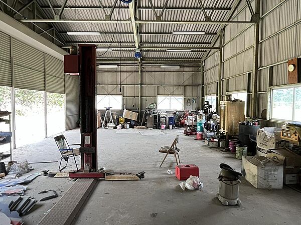 倉庫(自動車整備工場内)