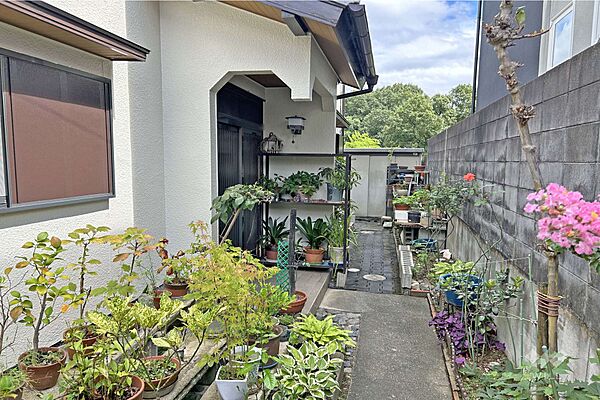 物件の玄関門扉［2024年10月27日撮影］