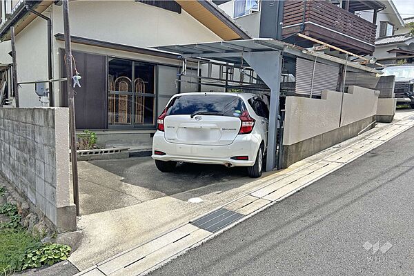 物件の玄関［2024年10月27日撮影］
