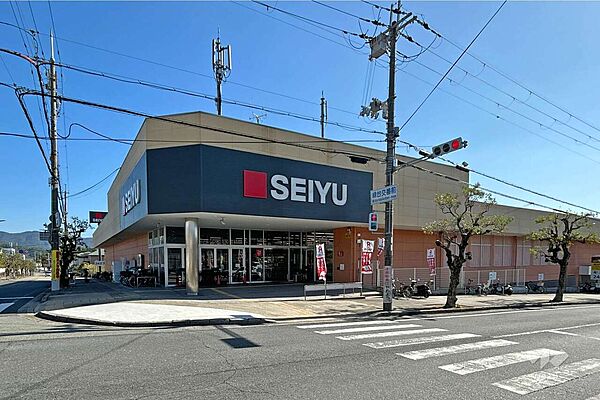 西友(多田店)の外観