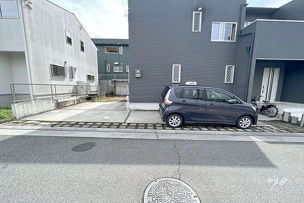 物件の駐車スペース［2025年5月17日撮影］