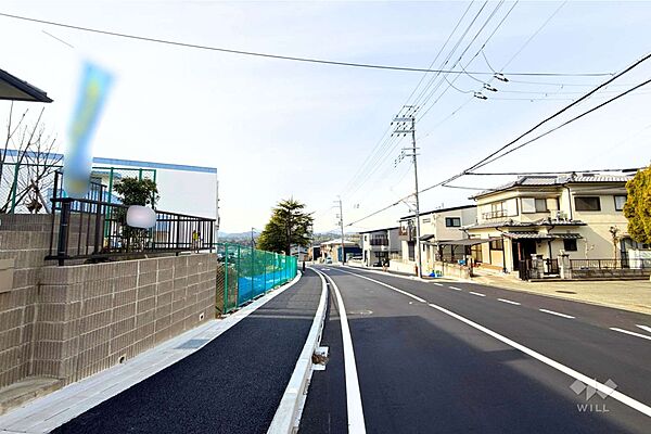 物件の西側前面道路（東側から）［2026年1月15日撮影］