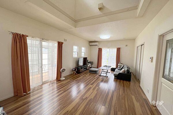 LDK約20帖。広さにゆとりがあります！吹き抜けもあり採光良好です！［2024年6月29日撮影］