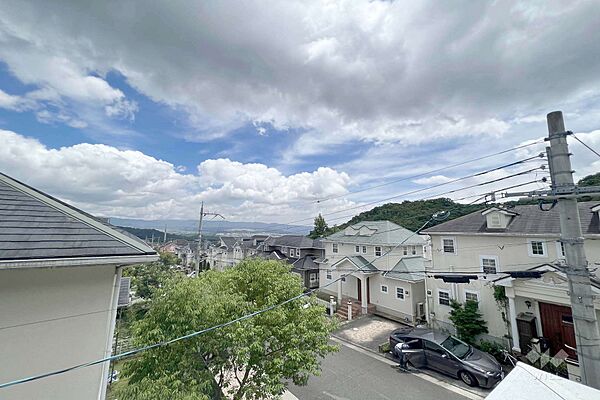 バルコニーからの眺め（南東方向）。眺望がございます！［2024年6月29日撮影］