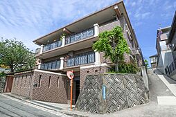 重厚感のあるマンションです。