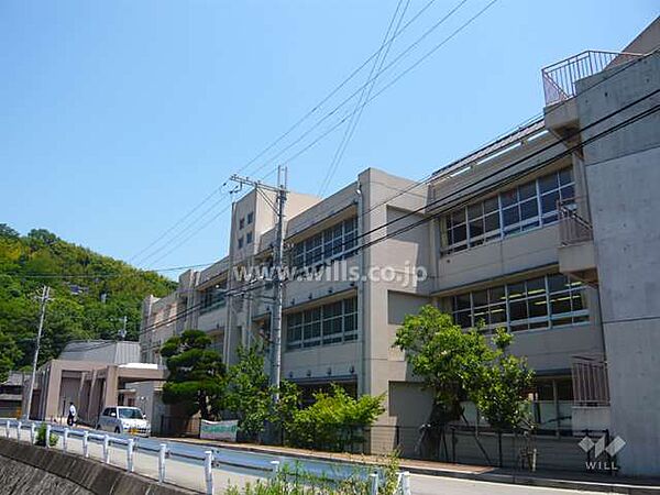 名塩小学校[公立]の外観