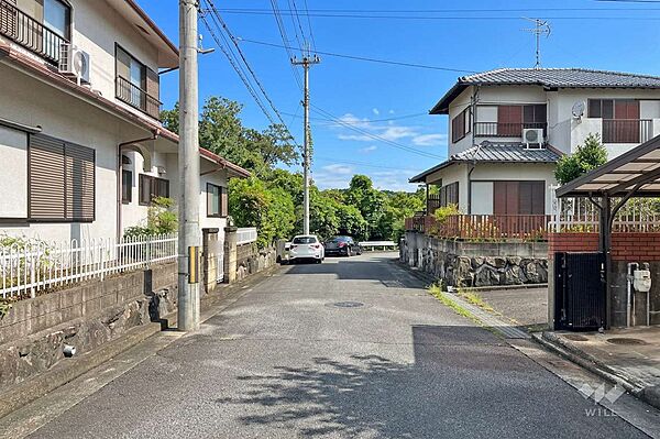 物件の東側前面道路（南側から）［2026年9月7日撮影］