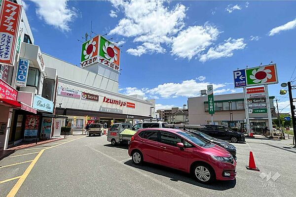 イズミヤ(多田店)の外観