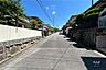 外観：物件の南側前面道路（西側から）［2026年8月25日撮影］