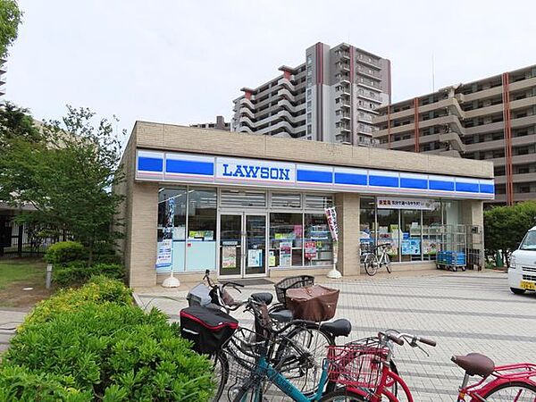 ローソンクレストシティ浦安店 徒歩3分。 200m