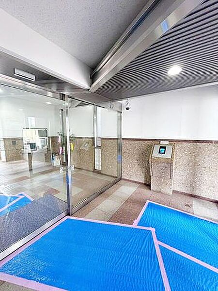 マンションの顔になる重厚感あるエントランス。