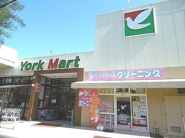 ヨークマート谷津店 徒歩3分。 240m