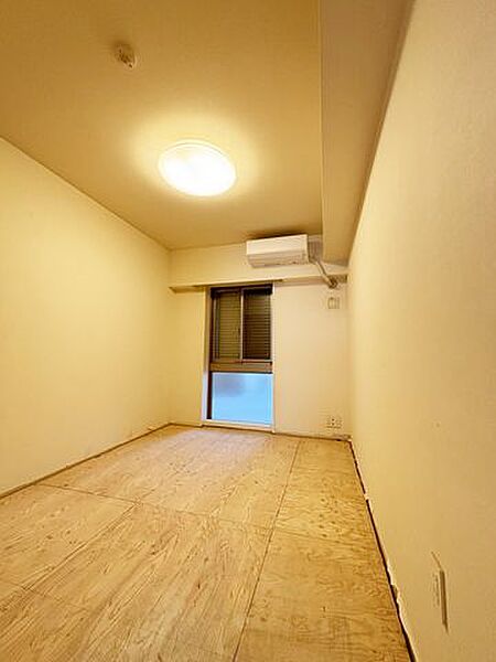 約5.5帖の洋室（2）お子様のお部屋としてピッタリのサイズです。※画像は内装中のものです。令和8年8月13日撮影