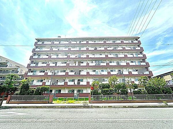 【外観】重厚感のある外壁タイル貼りのマンションです。