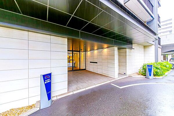 掃除の行き届いた綺麗なエントランス。管理体制良好です。安心感のあるオートロック付マンションです。