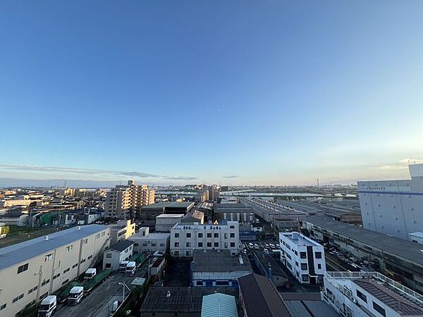 上階のない最上階、南西向きで明るく開放感のあるお部屋です