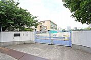 名古屋市立北山中学校 676m