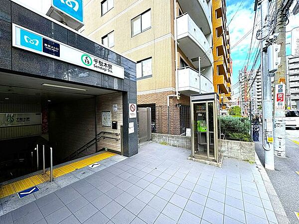 千駄木駅(東京メトロ 千代田線) 徒歩9分。 690m