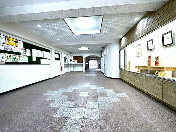 【エントランスホール】管理員は日勤です。