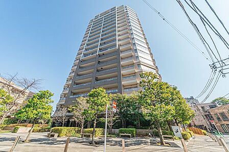 【外観】歴史と文化が息づく上野エリアに佇む、住戸数全211邸のタワーレジデンス。