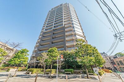 外観:【外観】歴史と文化が息づく上野エリアに佇む、住戸数全211邸のタワーレジデンス。 外観:【外観】歴史と文化が息づく上野エリアに佇む、住戸数全211邸のタワーレジデンス。