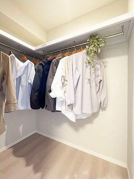 【サービスルーム（納戸）・ウォークインクローゼット】※室内の小物等は販売価格に含みません。