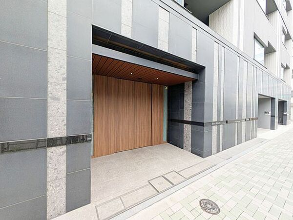 【エントランス】たくさんの人を出迎えるエントランスはマンションの顔です。