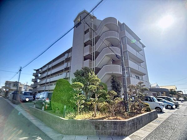 近隣にスーパー・ドラッグストア・銀行・病院が揃う便利な生活環境！