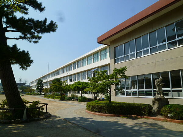 浜松市立曳馬小学校（813m）