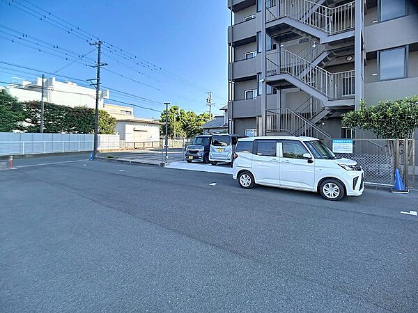 来客用駐車場は4台分あるので安心です！