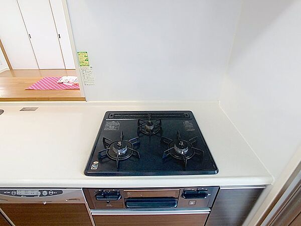 3口コンロでお料理もしやすく便利