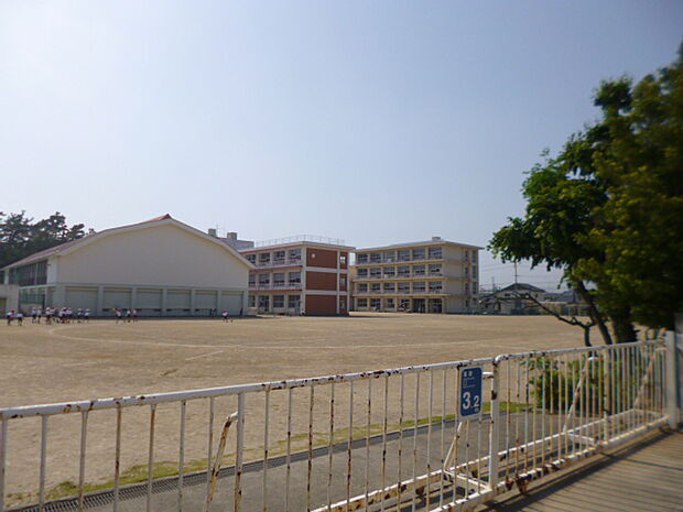 浜松市立可美小学校（471m）